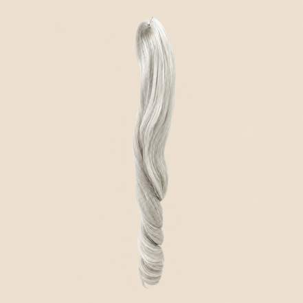 Tiana golvend invlechthaar zilvergrijs (1001B), 55 cm, 300 gram – De HaarBoetiek