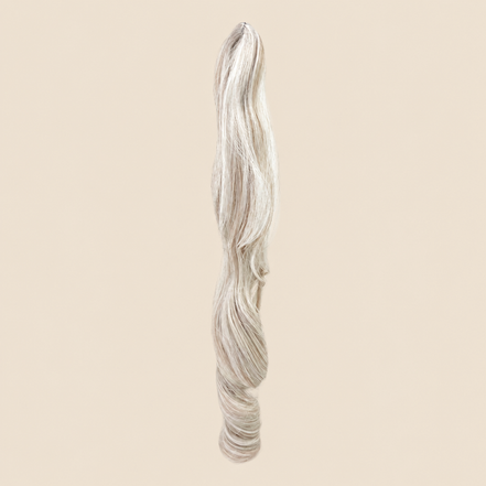 Tiana golvend invlechthaar licht asblond (56C), 55 cm, 300 gram – De HaarBoetiek