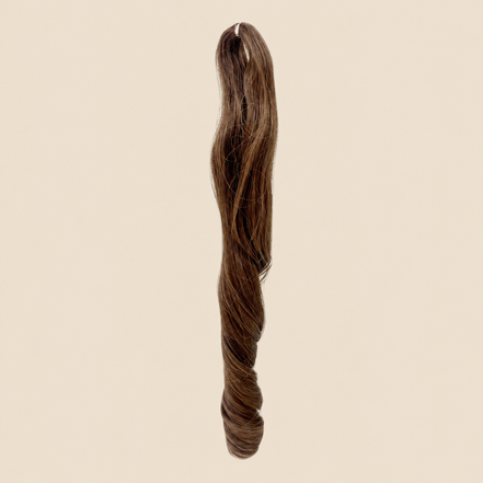Tiana golvend invlechthaar middenbruin (6), 55 cm, 300 gram – De HaarBoetiek
