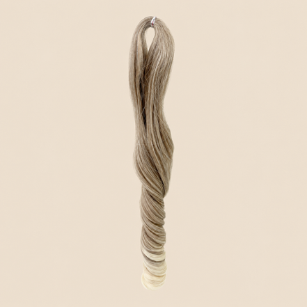 Tiana golvend invlechthaar blond ombré (T-Linen(62)), 55 cm, 300 gram – De HaarBoetiek