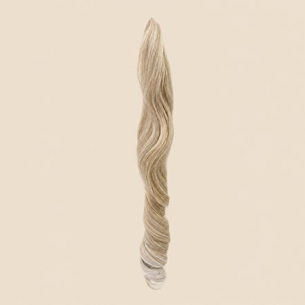 Tiana golvend invlechthaar asblond ombré (T16A/56C), 55 cm, 300 gram – De HaarBoetiek