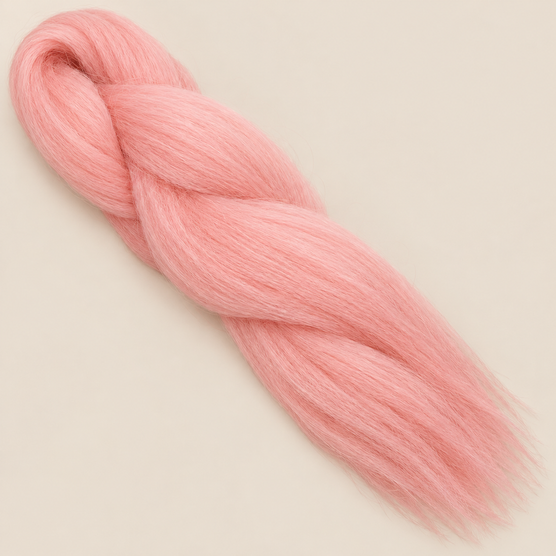Ultra Braid kanekalon Pastel Pink pastelroze 110 cm, 155 gram op beige achtergrond