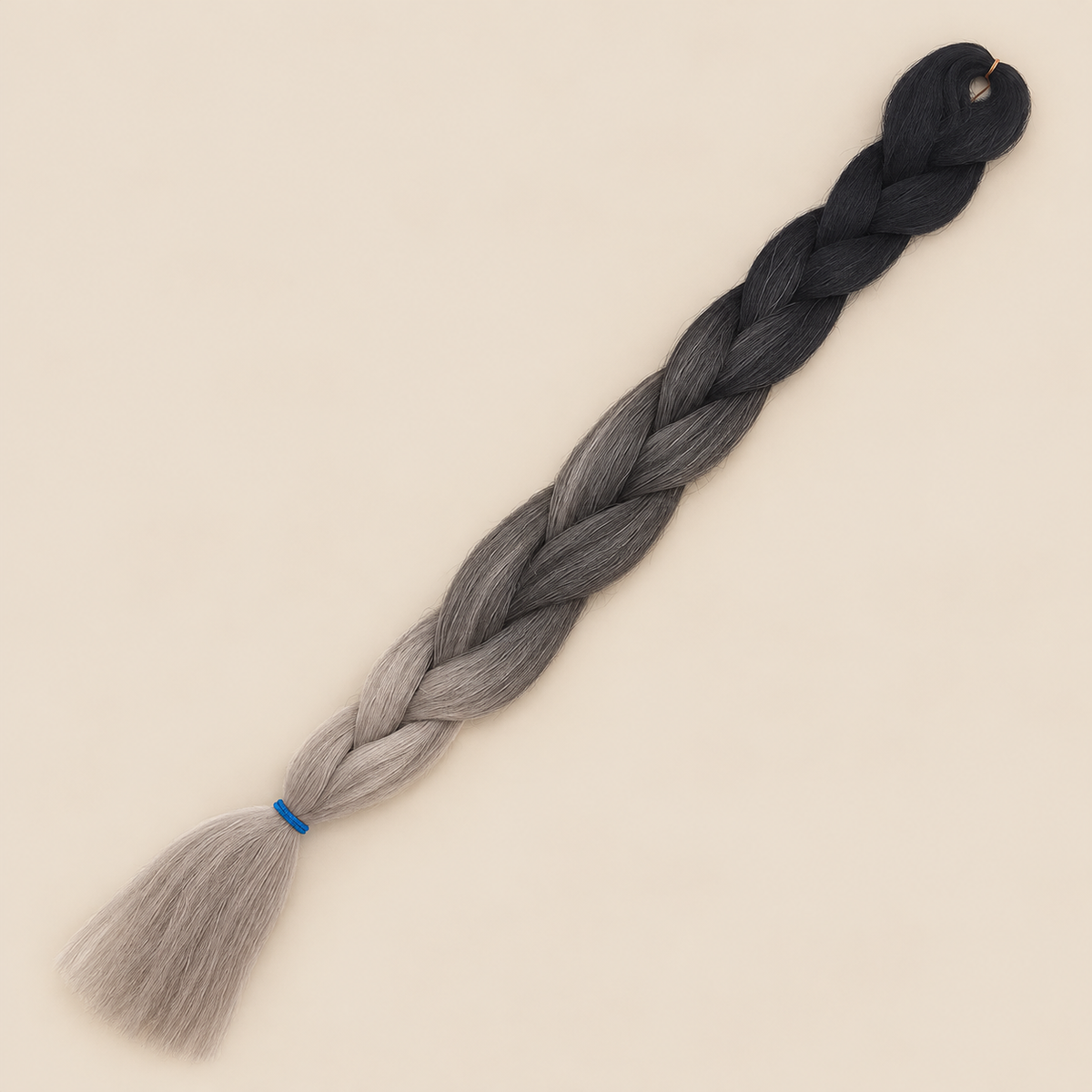 Ultra Braid Kanekalon kleurcode OT1B/4/Silver, zwart/bruin/zilver, 110 cm, op een beige achtergrond