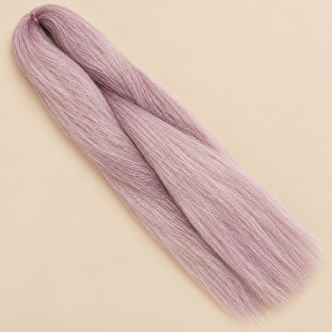 Ultra Braid kanekalon Lilac zacht lila 100 cm, 165 gram op beige achtergrond