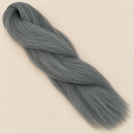 Ultra Braid kanekalon Grey grijs 100 cm, 165 gram op beige achtergrond