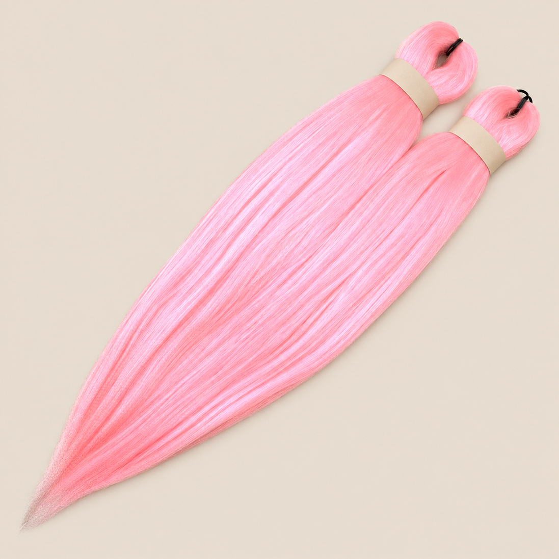 Ultra Braid 2-in-1 pre-stretched Ice Pink Pastelroze, 60 cm 160 gram op beige achtergrond