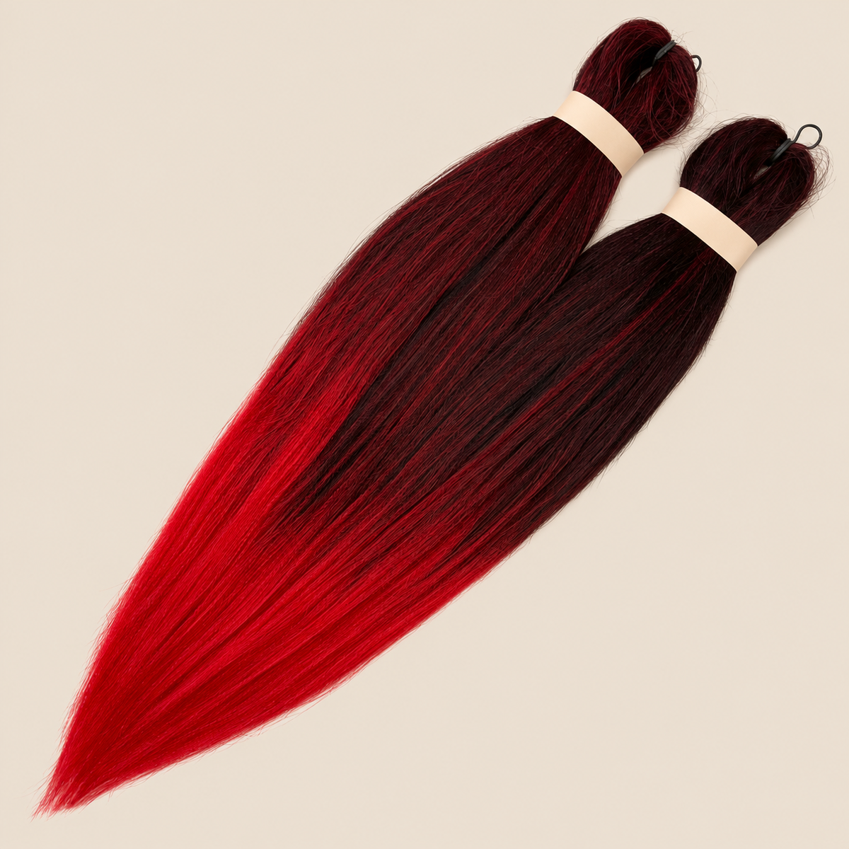 Ultra Braid 2-in-1 pre-stretched T1B/130 Zwart rood ombre, 60 cm 160 gram op beige achtergrond