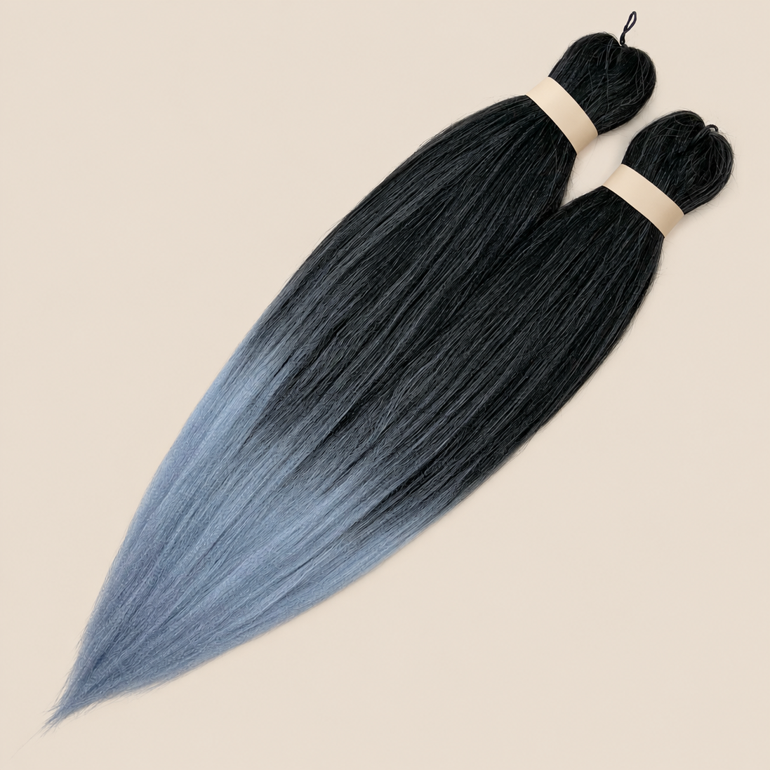 Ultra Braid pre-stretched T1B/Periwinkle zwart grijsblauw ombre 60 cm, 160 gram op beige achtergrond