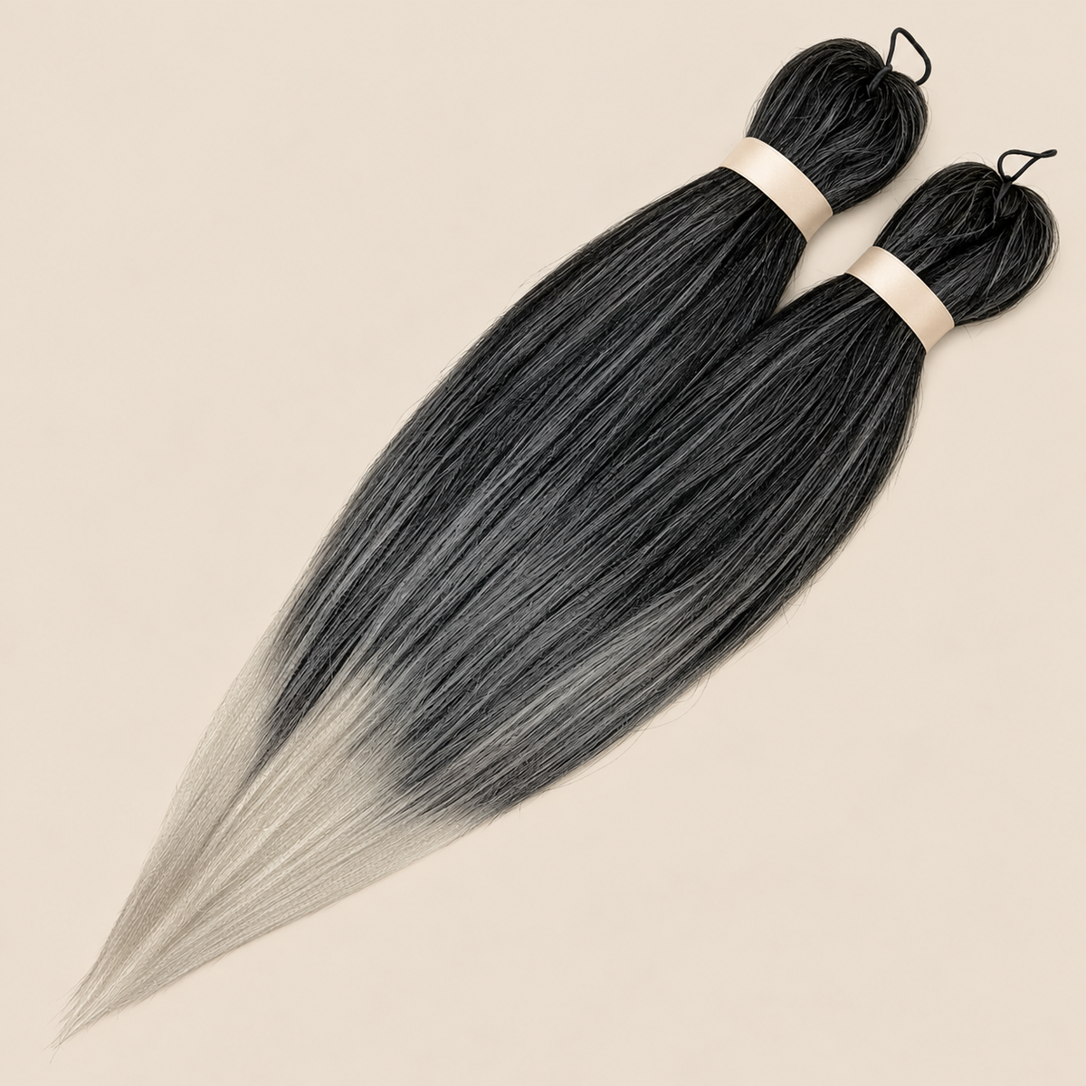 Ultra Braid pre-stretched T3/OM/Crystal Grey zwart grijs wit ombre 60 cm, 160 gram op beige achtergrond