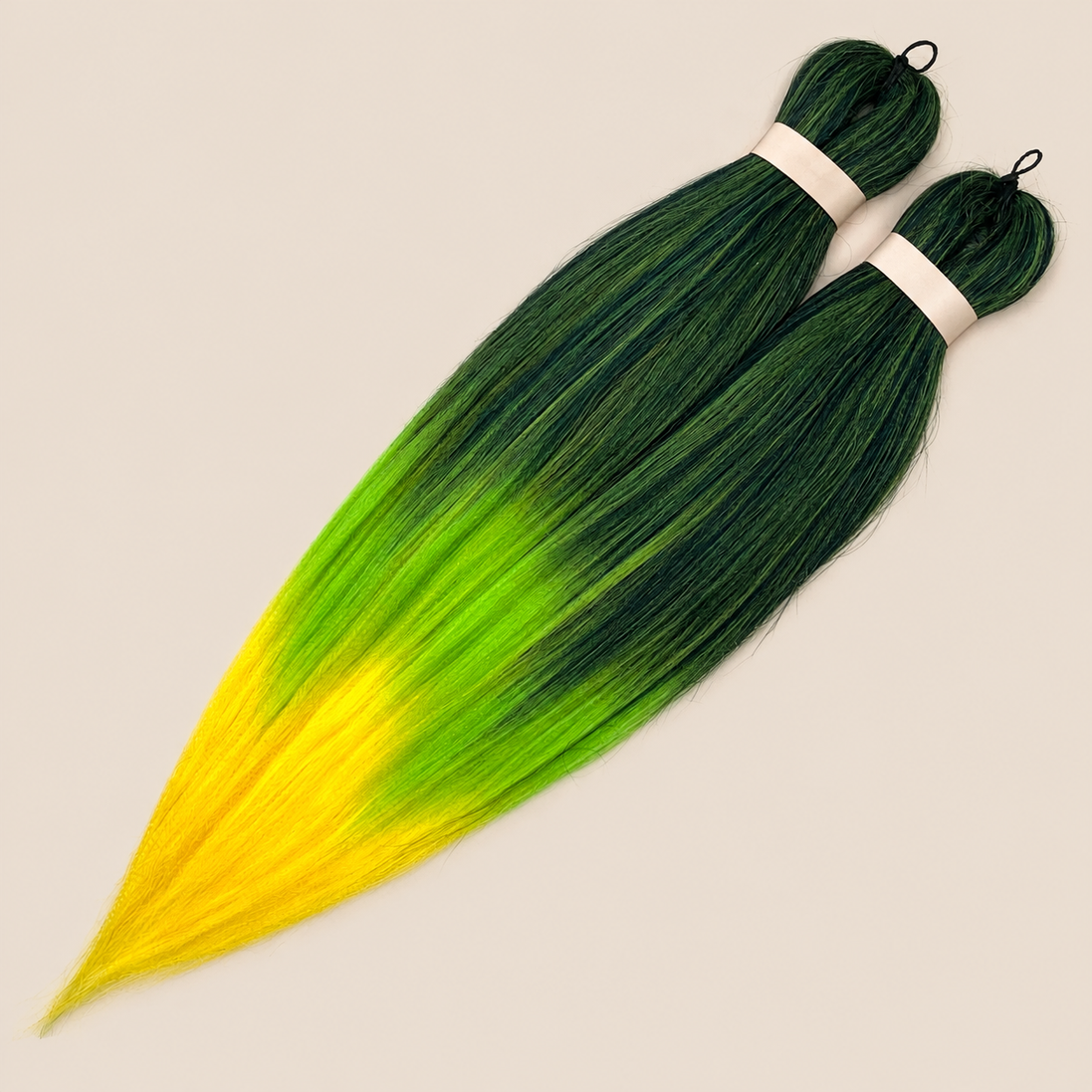 Ultra Braid pre-stretched T3/OM/Green Mango groen limoengroen geel ombre 60 cm, 160 gram op beige achtergrond