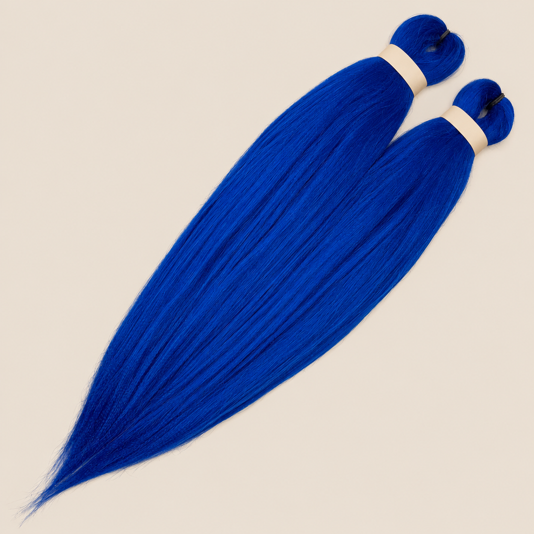 Ultra Braid 2-in-1 pre-stretched Blue Blauw, 60 cm 160 gram op beige achtergrond