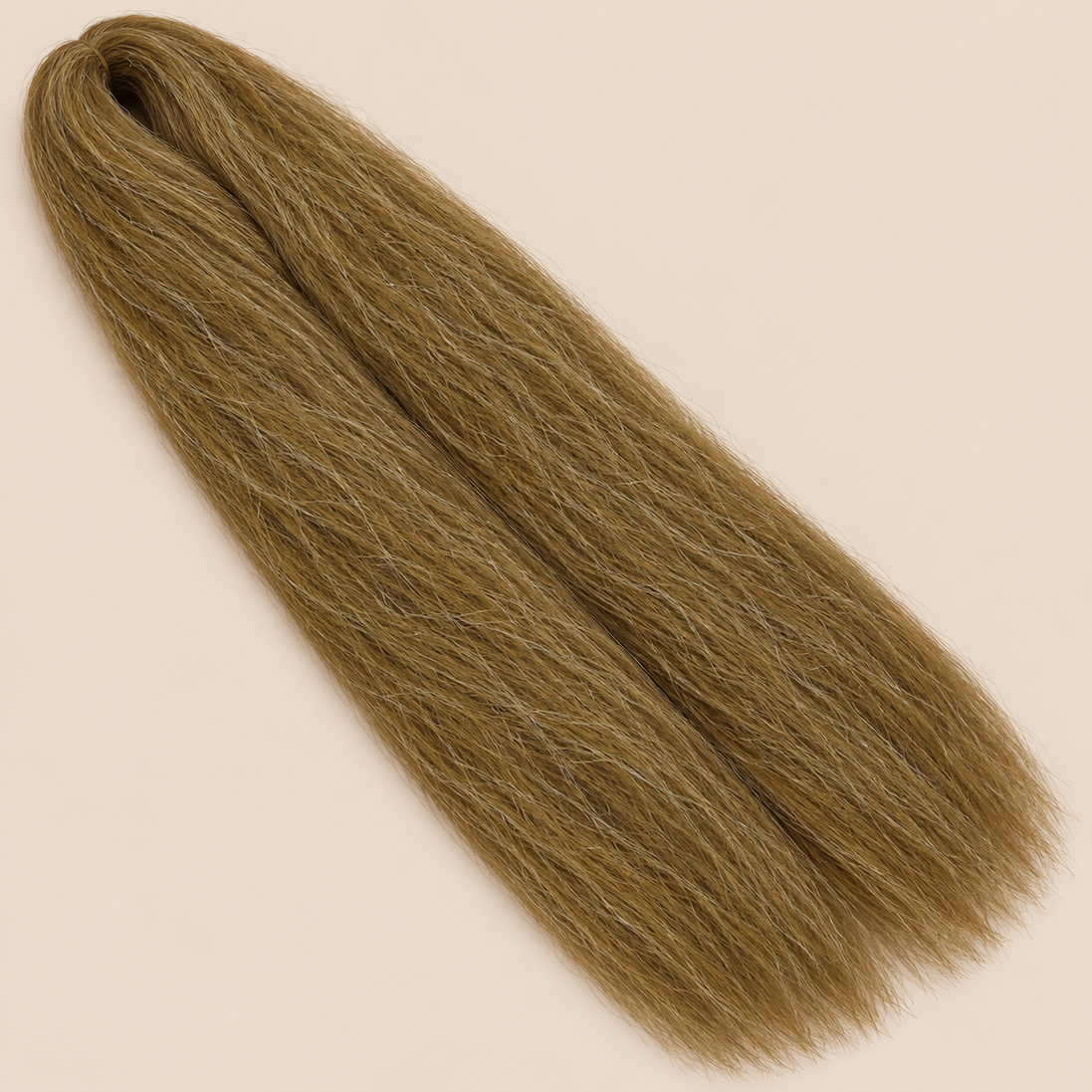 Ultra Braid kanekalon 12 lichtbruin 100 cm, 165 gram op beige achtergrond