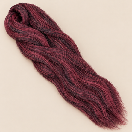 Ultra Braid kanekalon 99J diep bordeaux mix 110 cm, 155 gram op beige achtergrond