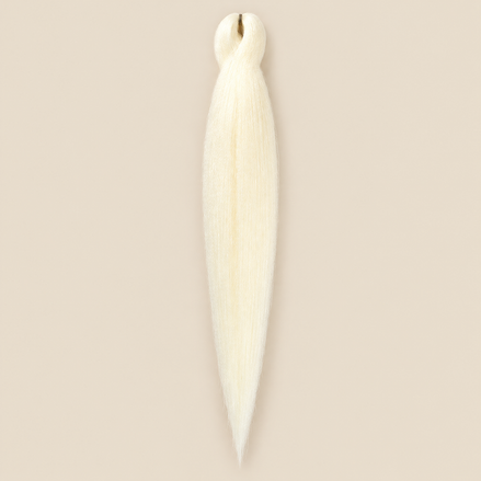 Ultra Braid UV 2-in-1 Pre-stretched kleurcode SB, ivoorblond, 60 cm, op een beige achtergrond