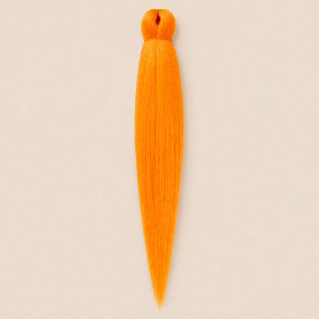 Ultra Braid UV 2-in-1 Pre-stretched kleurcode Orange, oranje, 60 cm, op een beige achtergrond
