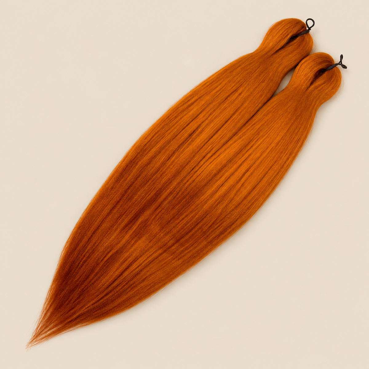 Ultra Braid 2-in-1 Pre-stretched kleurcode 1002F, kleur 1002F, 60 cm, op een beige achtergrond