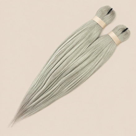 Ultra Braid 2-in-1 pre-stretched MatteGrey Matgrijs, 60 cm 160 gram op beige achtergrond