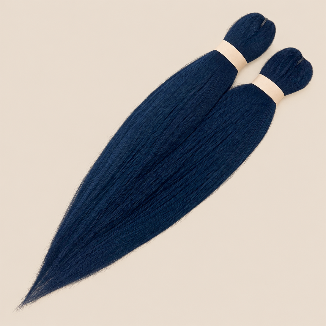 Ultra Braid 2-in-1 pre-stretched DkBlue Donkerblauw, 60 cm 160 gram op beige achtergrond