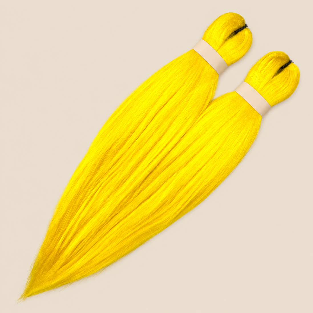 Ultra Braid pre-stretched Yellow geel 60 cm, 160 gram op beige achtergrond