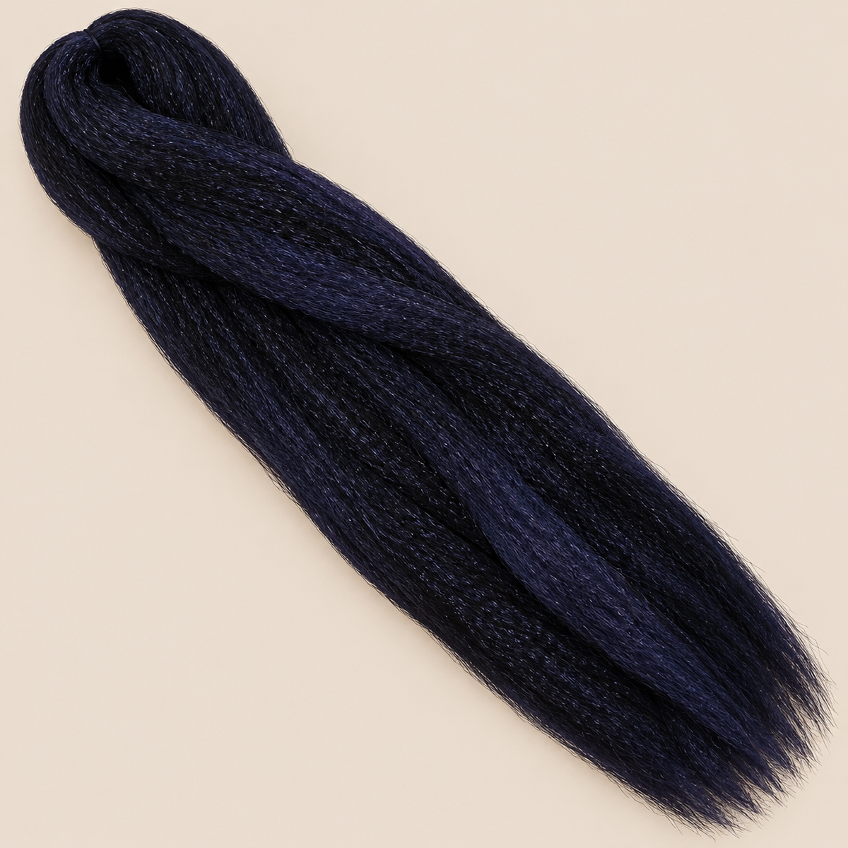 Ultra Braid kanekalon DeepBlue diepblauw 100 cm, 165 gram op beige achtergrond