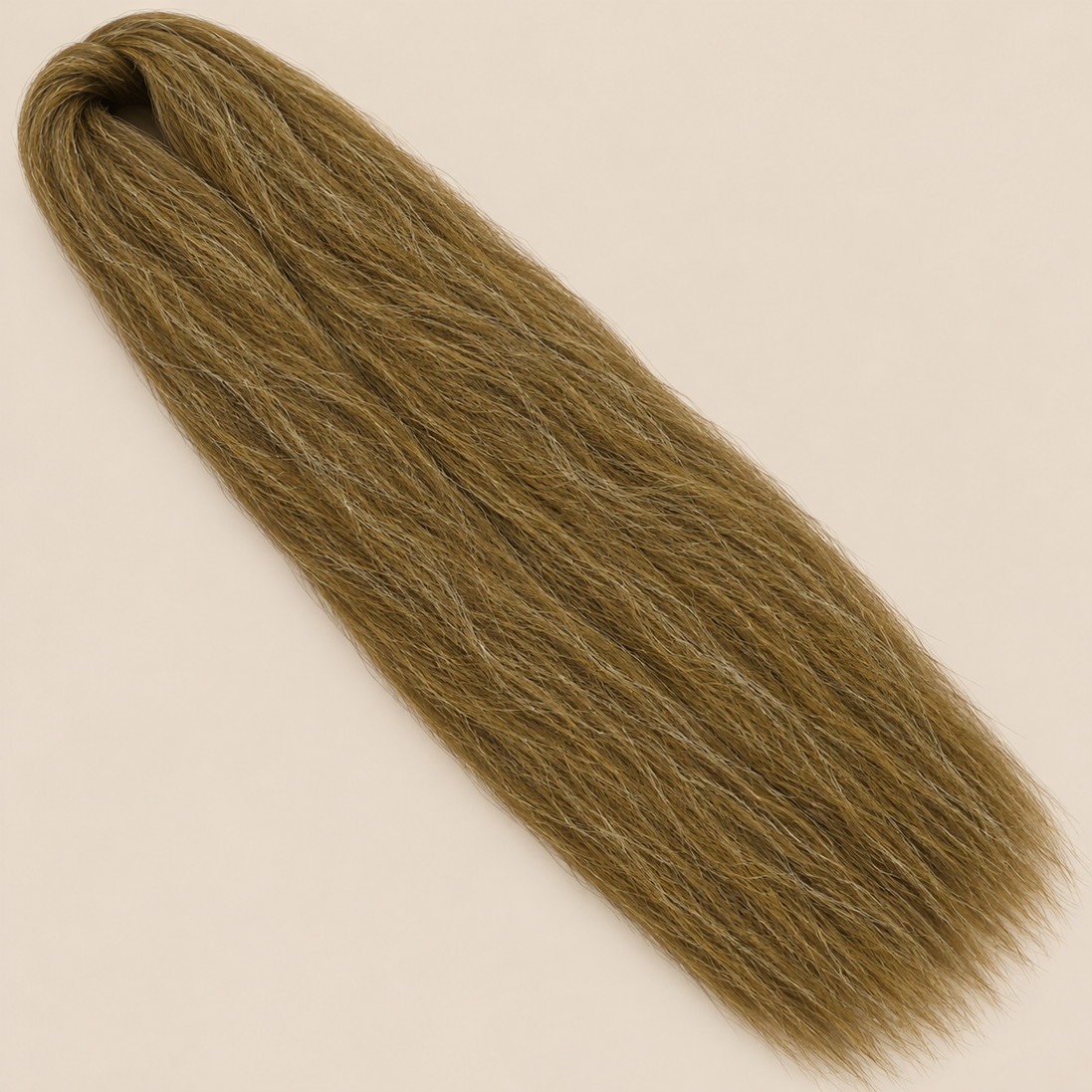 Ultra Braid kanekalon 12 lichtbruin 100 cm, 165 gram op beige achtergrond