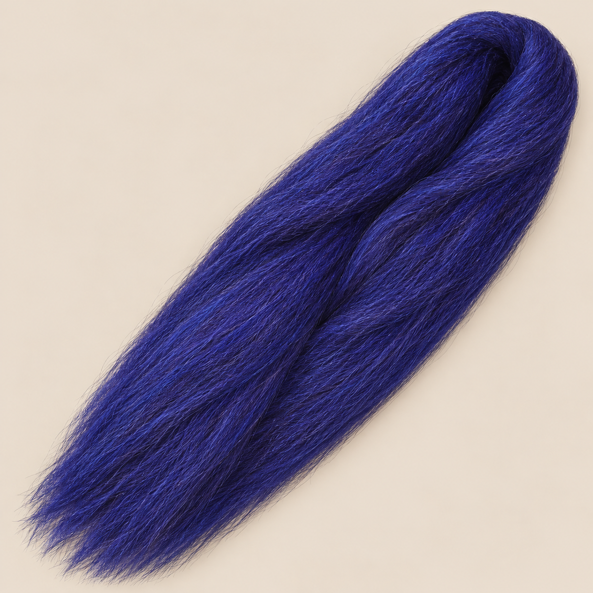 Ultra Braid kanekalon Blue koningsblauw 110 cm, 155 gram op beige achtergrond