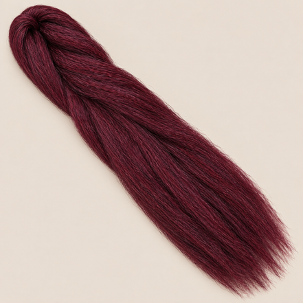 Ultra Braid kanekalon BG bordeauxrood 100 cm, 165 gram op beige achtergrond