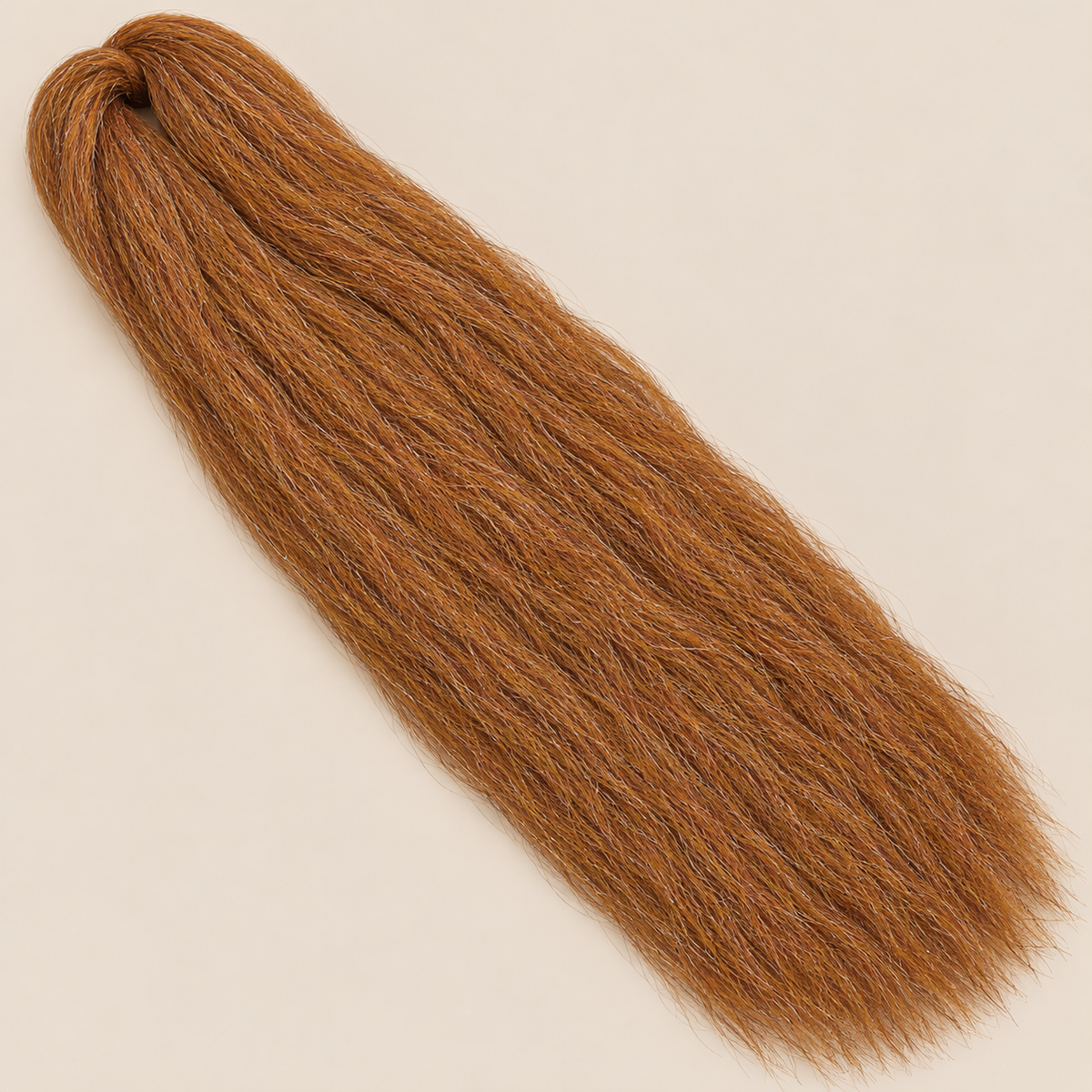 Ultra Braid kanekalon 30 koperbruin 100 cm, 165 gram op beige achtergrond