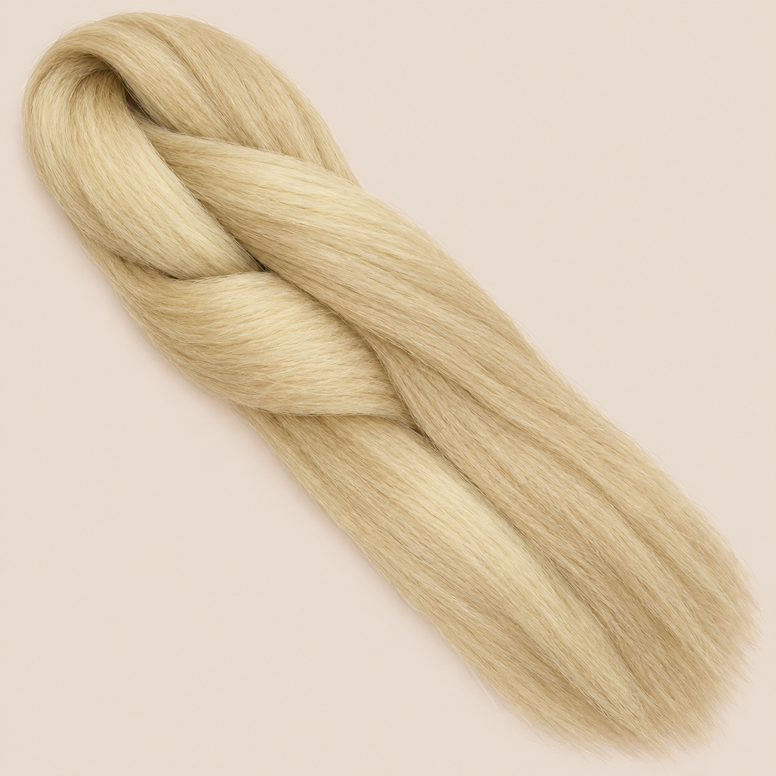 Ultra Braid kanekalon 613A lichtblond 100 cm, 165 gram op beige achtergrond