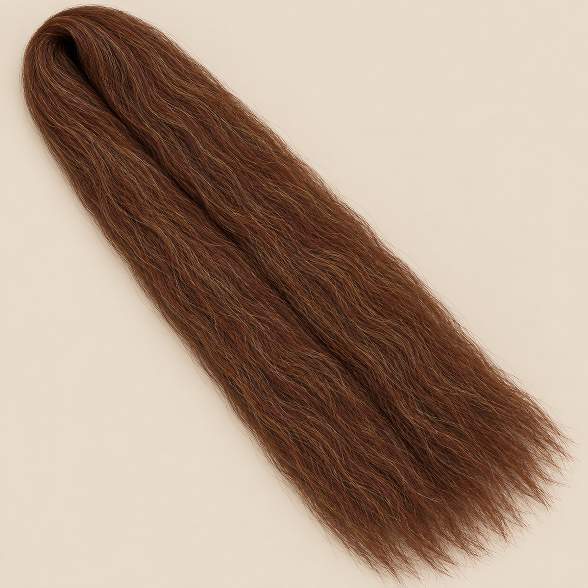 Ultra Braid kanekalon 33 kastanjebruin 100 cm, 165 gram op beige achtergrond