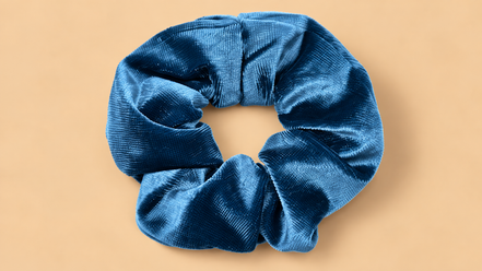 Velvet scrunchie staalblauw steel blue 8-10 cm - De HaarBoetiek