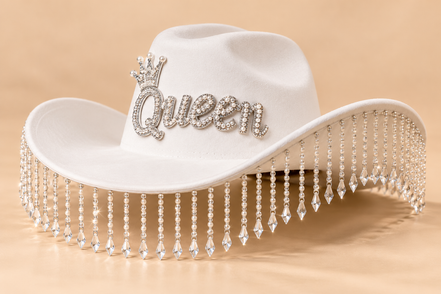 Queen Cowboyhoed Wit – Strass & Kristalfranjes – De HaarBoetiek