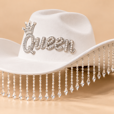 Queen Cowboyhoed Wit – Strass & Kristalfranjes – De HaarBoetiek