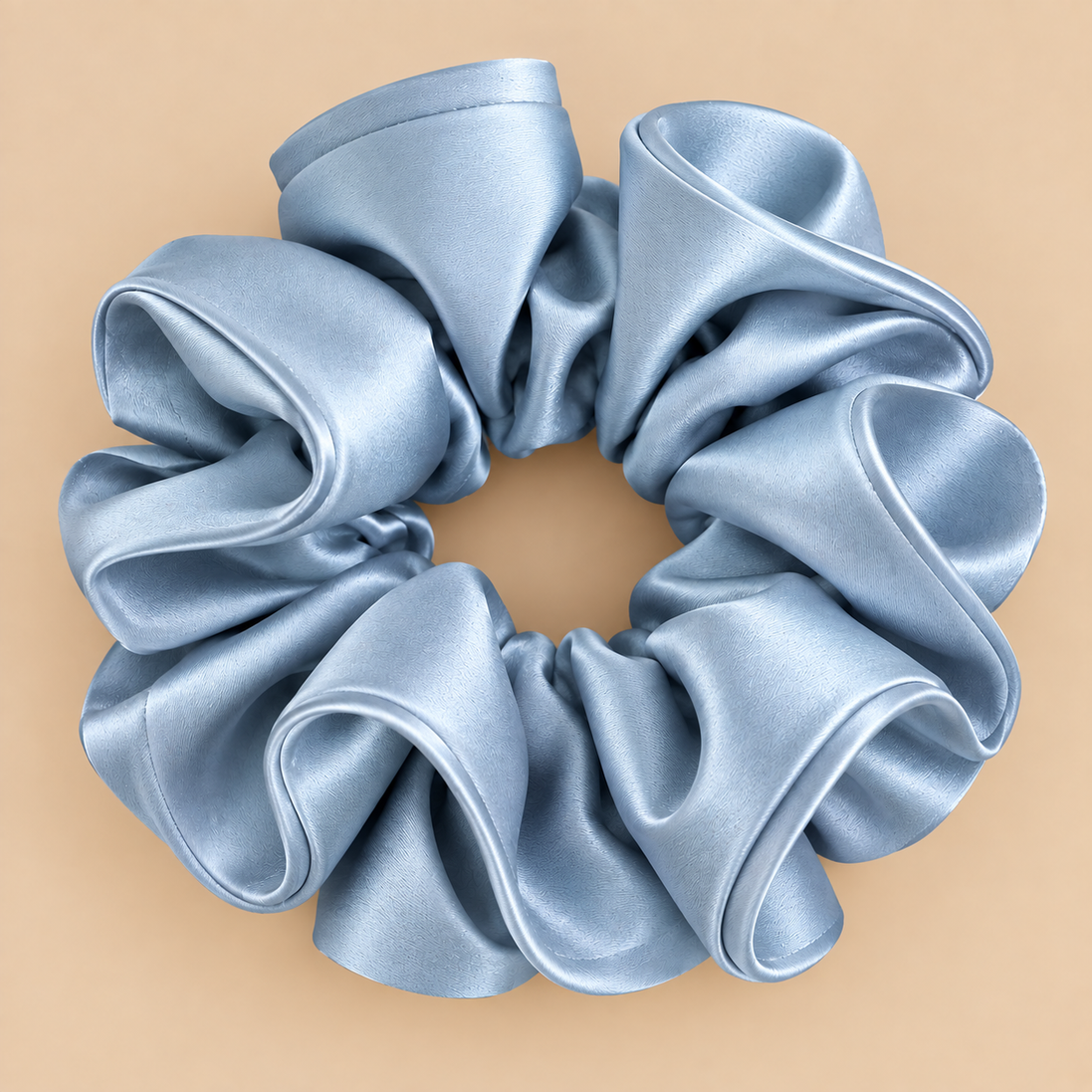 XXL satijnen scrunchie lichtblauw 15 cm - De HaarBoetiek