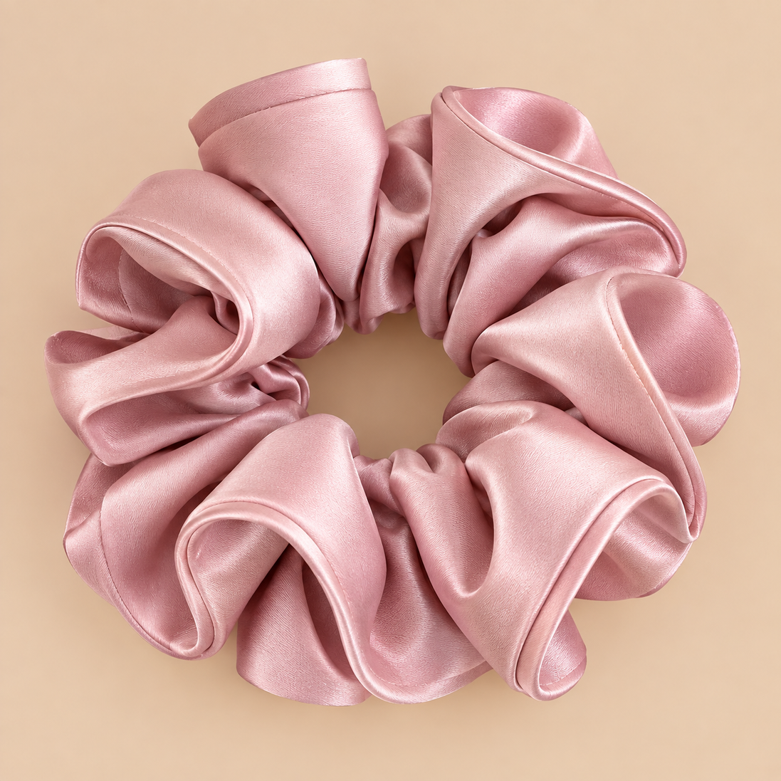 XXL satijnen scrunchie roze 15 cm - De HaarBoetiek