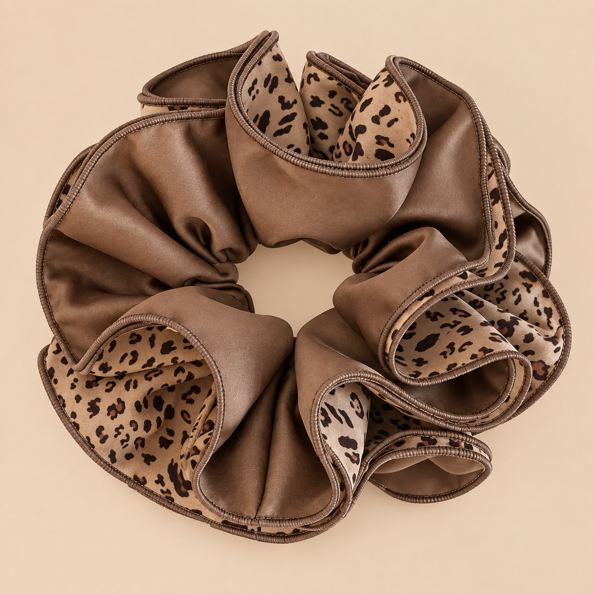 XXL scrunchie bruin met luipaardprint 15 cm - De HaarBoetiek
