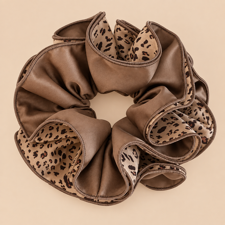 XXL scrunchie bruin met luipaardprint 15 cm - De HaarBoetiek